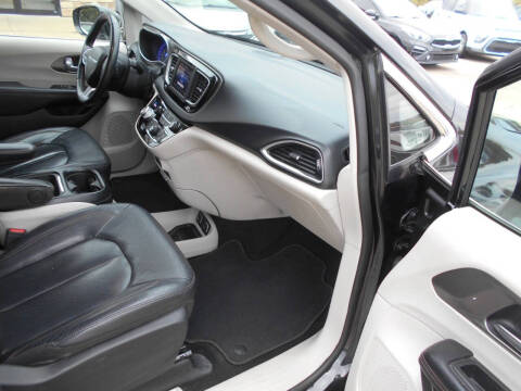 2020 Chrysler Pacifica Touring L