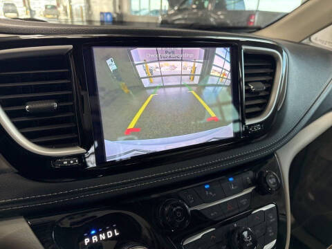 2021 Chrysler Pacifica Touring L