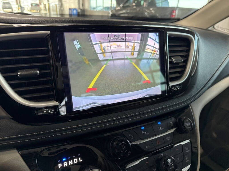 2021 Chrysler Pacifica Touring L