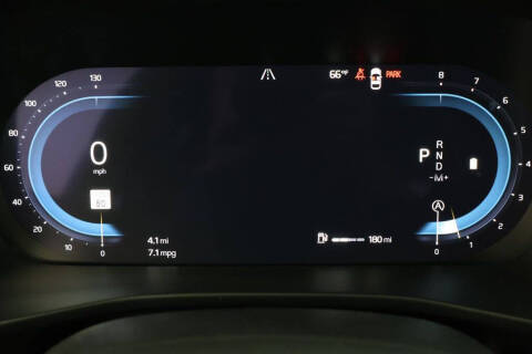 2024 Volvo XC40 B5 Plus Dark Theme