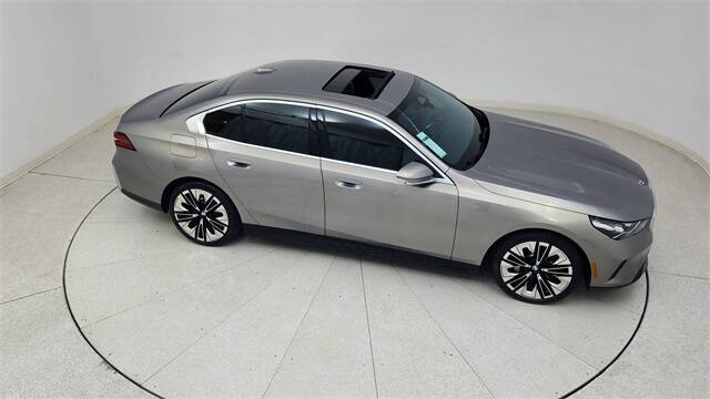 2025 BMW 5 Series 530i