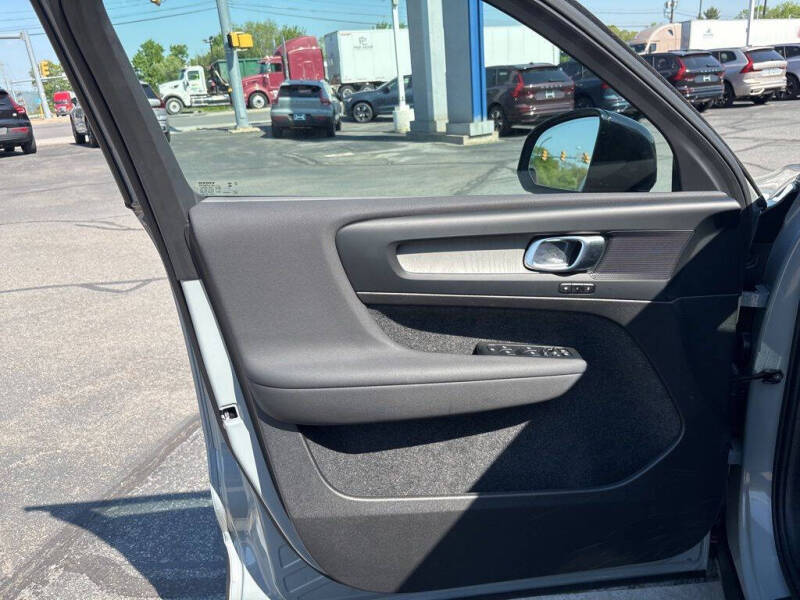 2026 Volvo XC40 B5 Plus