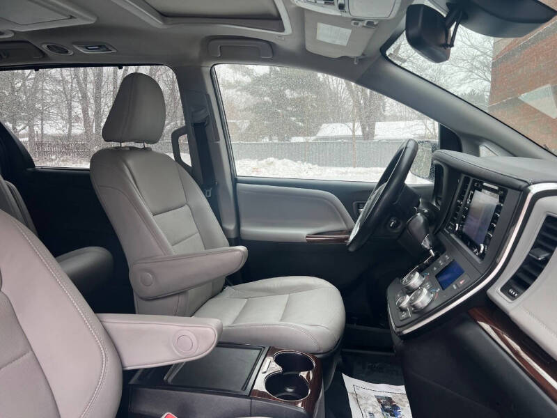 2019 Toyota Sienna Limited Premium 7-Passenger