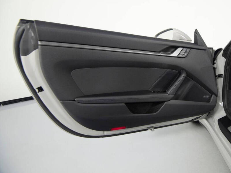 2025 Porsche 911 Carrera