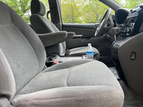 2005 Toyota Sienna CE 8 Passenger