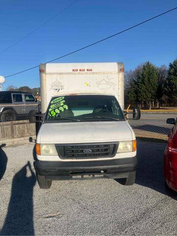 2004 Ford E-Series for sale at J D USED AUTO SALES INC in Doraville GA