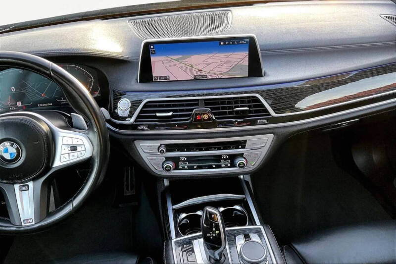 2022 BMW 7 Series 740i