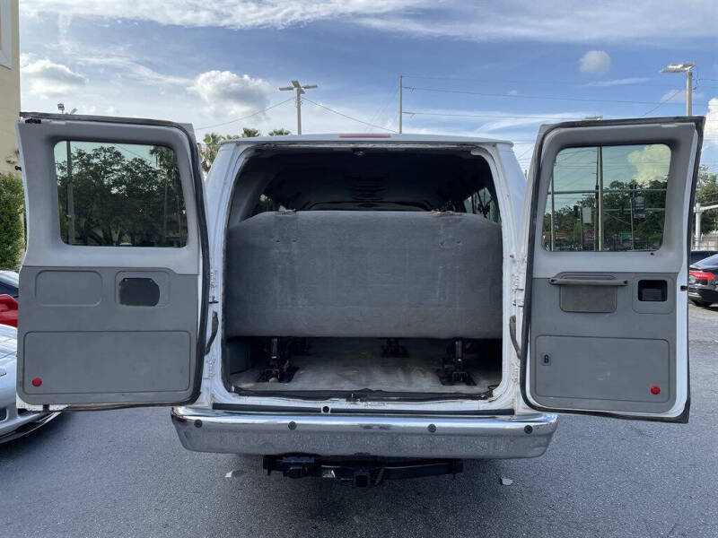 2013 Ford E-Series E-350 SD XLT