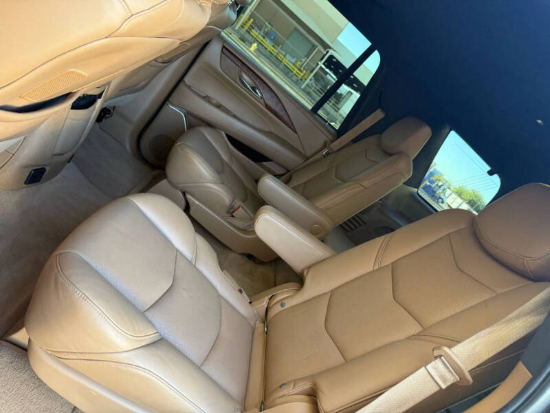 2017 Cadillac Escalade Platinum