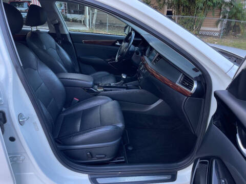 2017 Kia Cadenza Premium