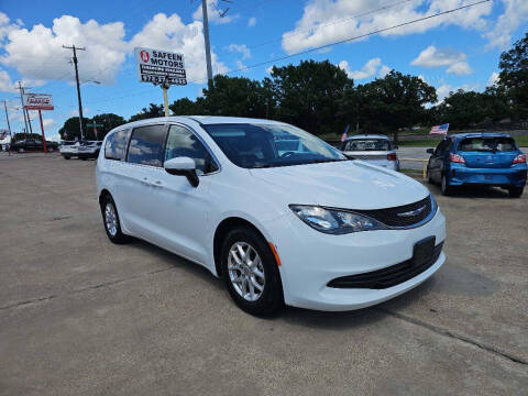 2020 Chrysler Voyager LX