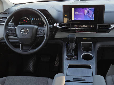 2026 Toyota Sienna LE 8-Passenger