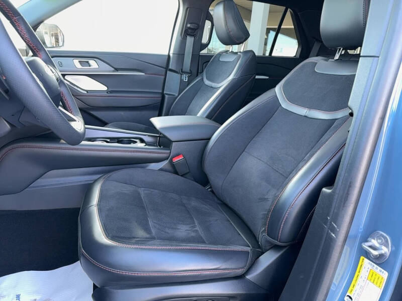 2025 Ford Explorer ST