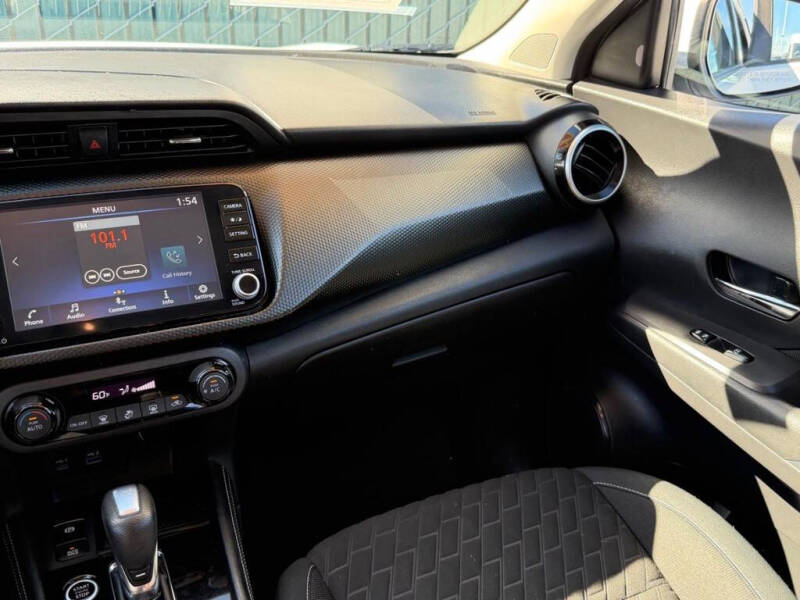 2022 Nissan Kicks SV