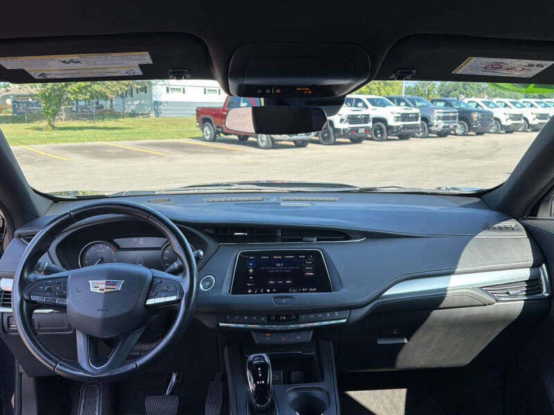 2023 Cadillac XT4 Premium Luxury