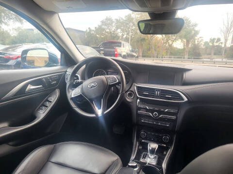 2017 Infiniti QX30 Luxury