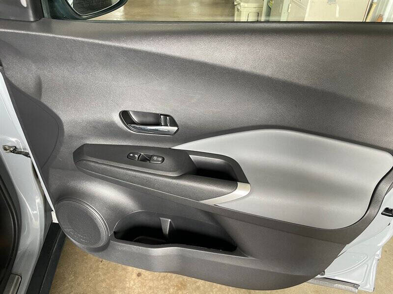 2021 Nissan Kicks SR