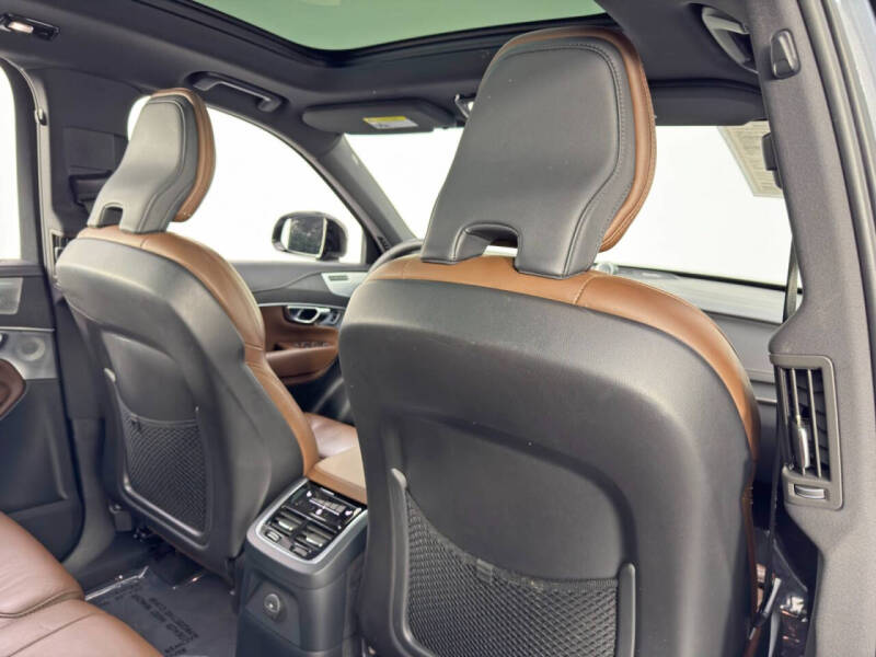 2023 Volvo XC90 Recharge T8 Ultimate Dark Theme