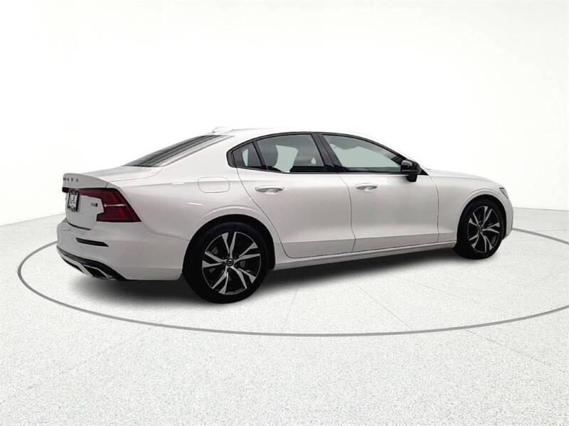 2019 Volvo S60 T6 R-Design