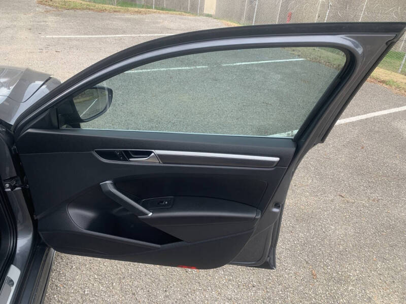 2017 Volkswagen Passat 1.8T R-Line