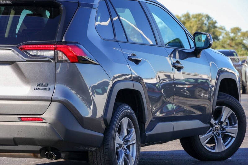 2022 Toyota RAV4 Hybrid XLE