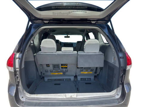 2011 Toyota Sienna LE 7-Passenger