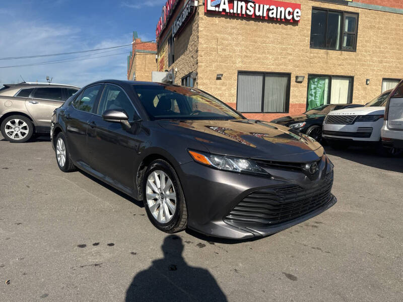 2018 Toyota Camry LE photo 2