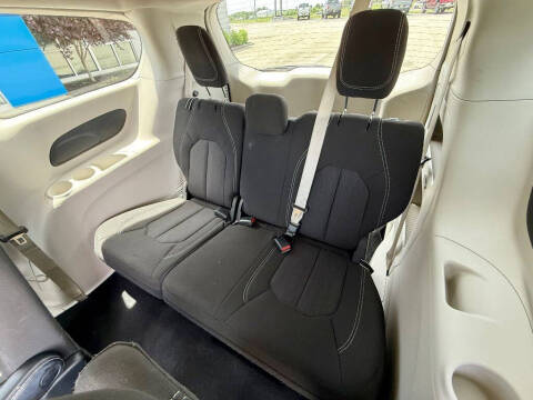 2023 Chrysler Voyager LX