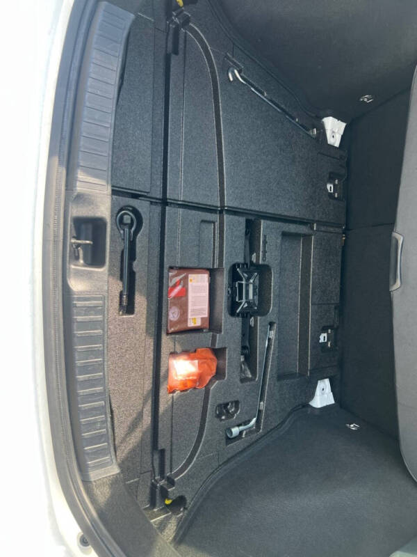 2019 Toyota Prius L Eco