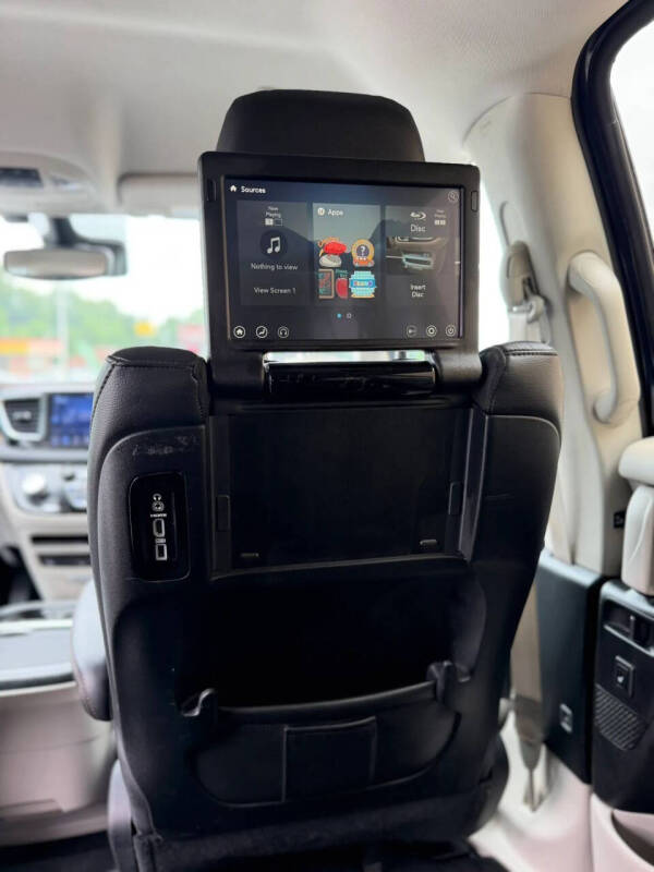 2017 Chrysler Pacifica Touring-L Plus