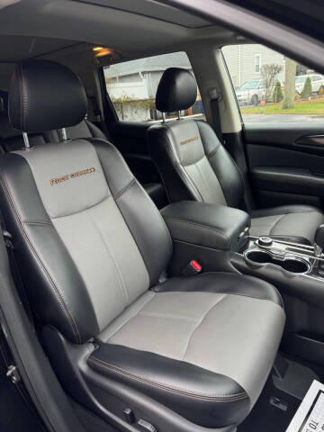 2020 Nissan Pathfinder SL