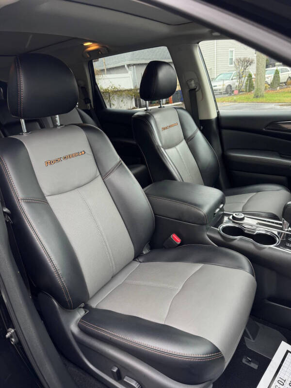 2020 Nissan Pathfinder SL