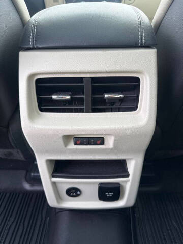2022 Ford Edge Titanium