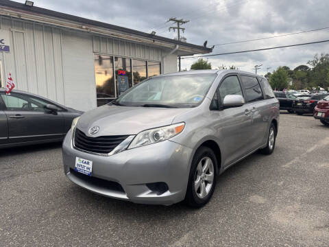 2012 Toyota Sienna LE 8-Passenger