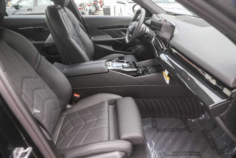 2025 BMW 5 Series 530i