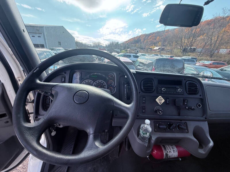 2018 Freightliner M2 106