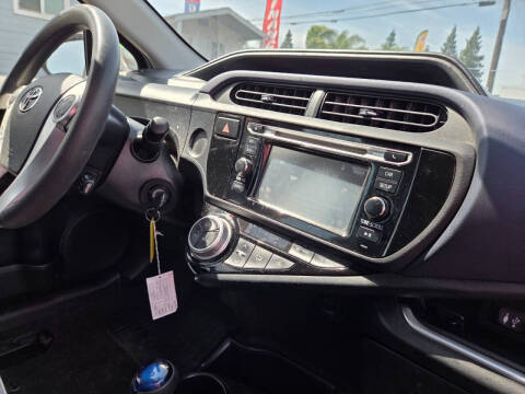 2016 Toyota Prius c Two