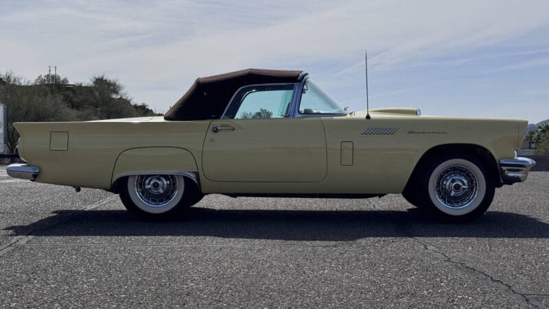 1957 Ford Thunderbird