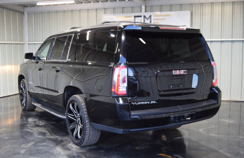 2015 GMC Yukon XL SLT photo 4