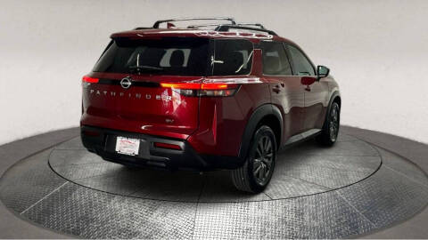 2022 Nissan Pathfinder SV