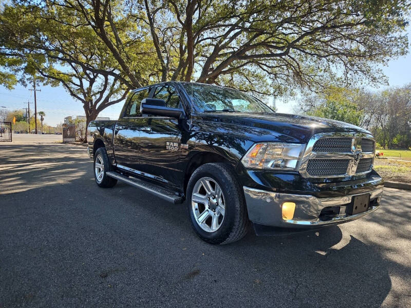 RAM Ram 1500 Pickup's photo