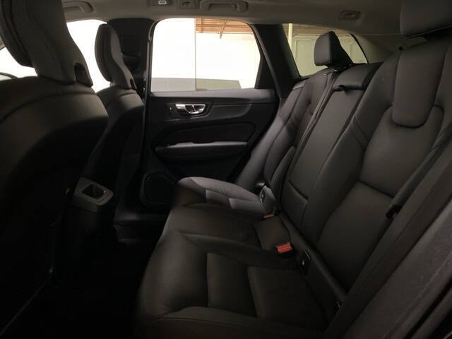 2025 Volvo XC60 B5 Plus Dark Theme