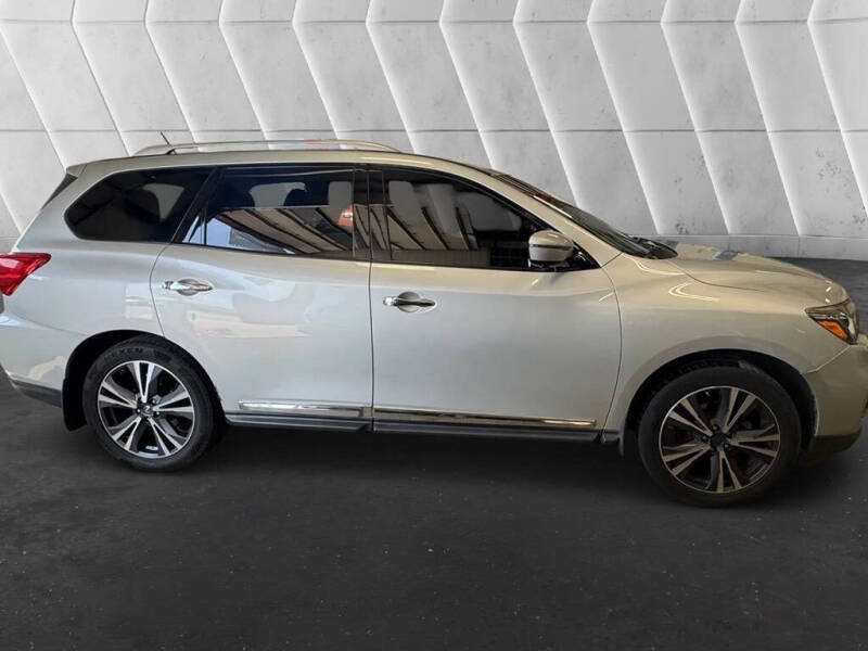 2017 Nissan Pathfinder Platinum