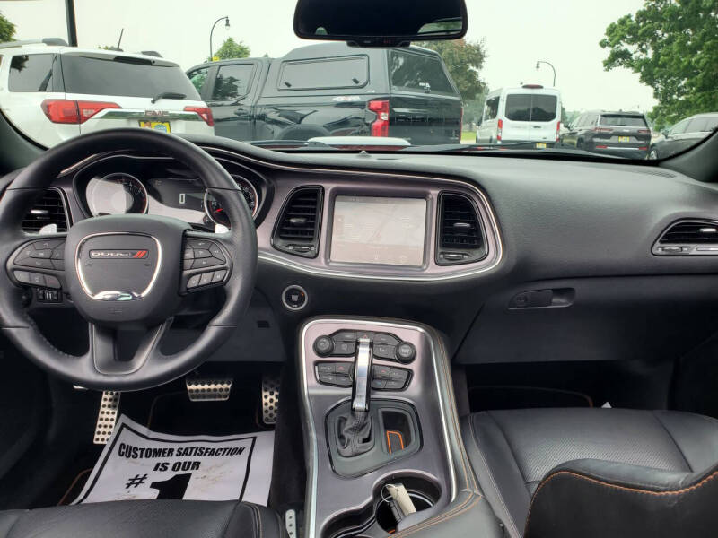 2016 Dodge Challenger 392 HEMI Scat Pack Shaker