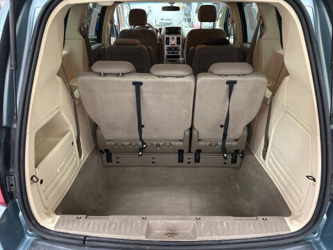 2010 Chrysler Town and Country LX