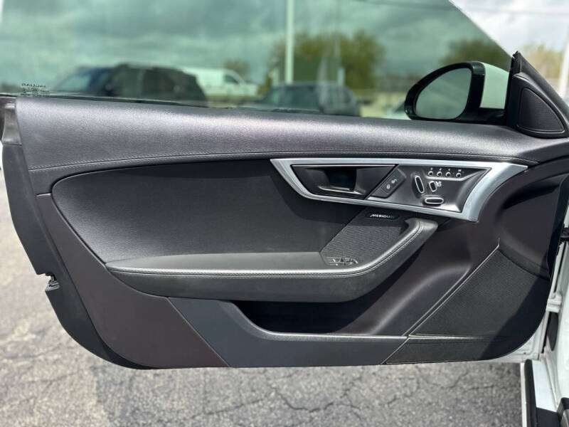 2019 Jaguar F-TYPE P300