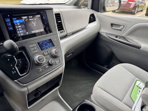 2016 Toyota Sienna LE 8-Passenger