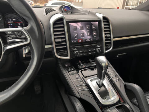 2017 Porsche Cayenne Platinum Edition