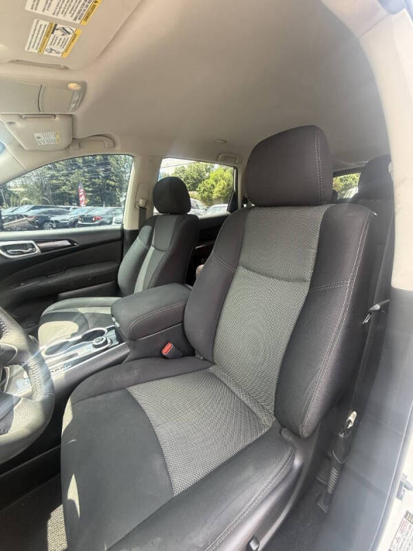 2017 Nissan Pathfinder SV