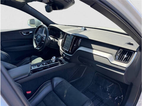 2019 Volvo XC60 T8 eAWD R-Design